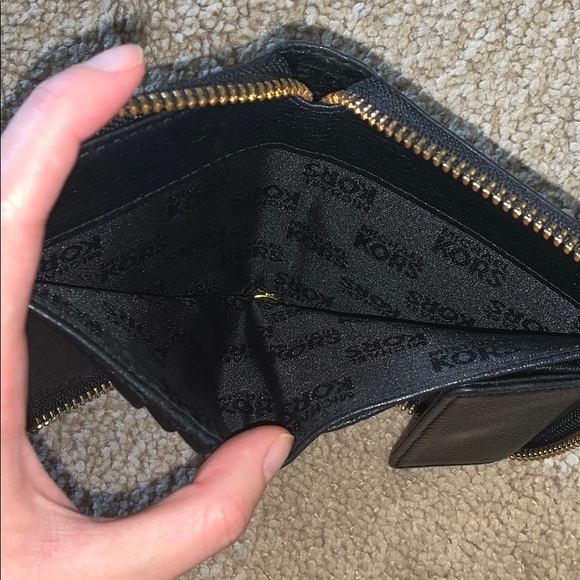 Micheal Kors Black Leather Wallet - Picture 5 of 7